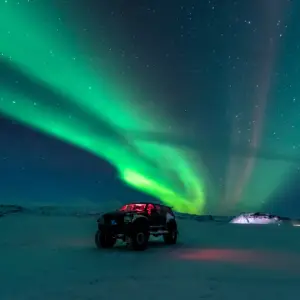 partez à la chasse aux aurores en groupe organisé